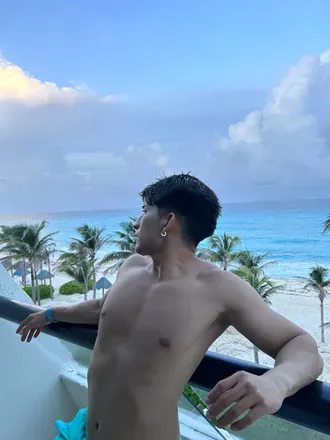 OnlyFans account  alekalcarazu avatar 1