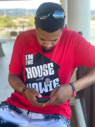 OnlyFans cuenta howieshouse header 2