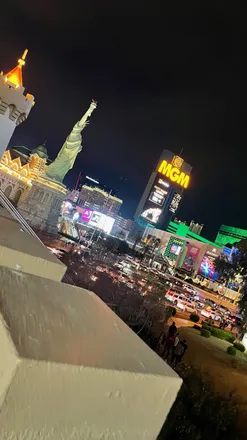 OnlyFans cuenta boyeatcake header 2