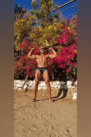 OnlyFans cuenta mugur header 2