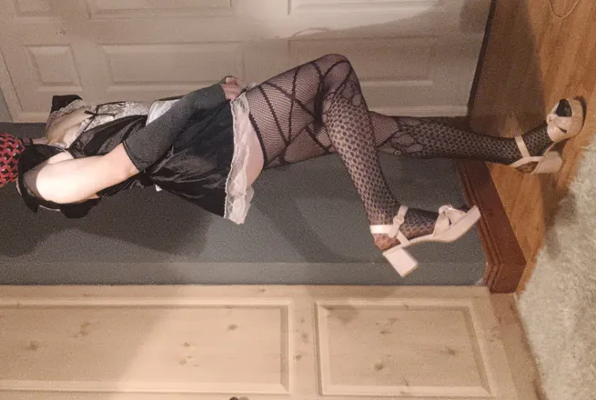 OnlyFans account  lonelypupee header 2
