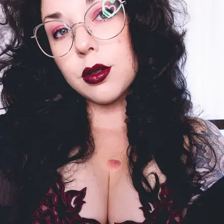 OnlyFans account  leahvonnoire avatar 1