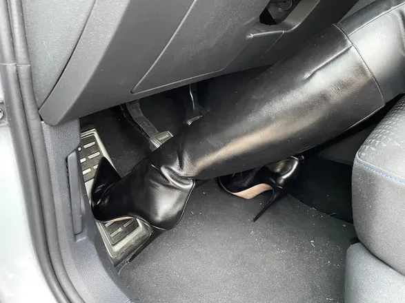 OnlyFans cuenta heels.on.me header 2