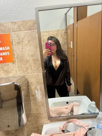 OnlyFans account  harielferrari header 2