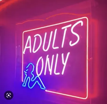 OnlyFans cuenta petitenaayy header 2