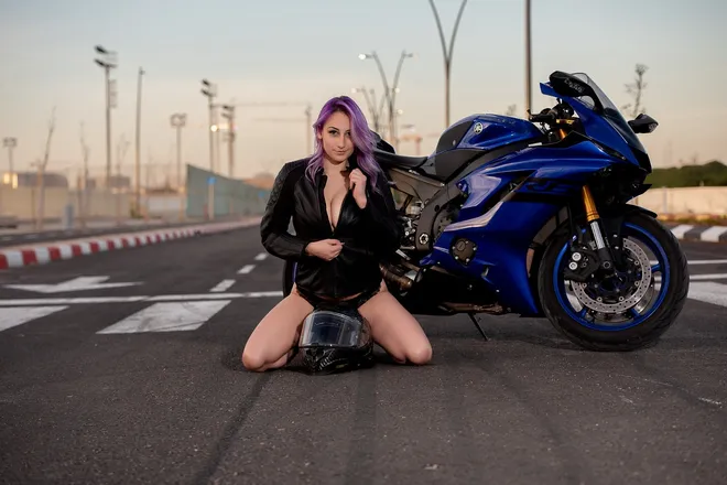 OnlyFans cuenta bikergirl99 header 2