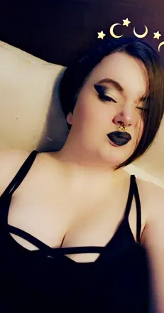 OnlyFans account  bxtchy_witch avatar 1