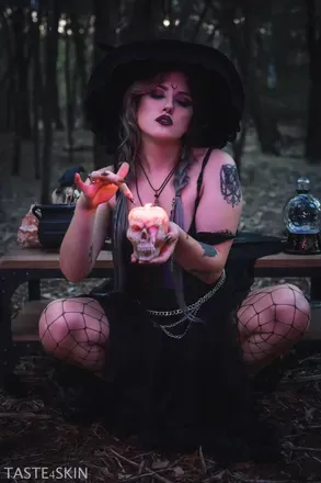 OnlyFans account  aalienwitchh avatar 1