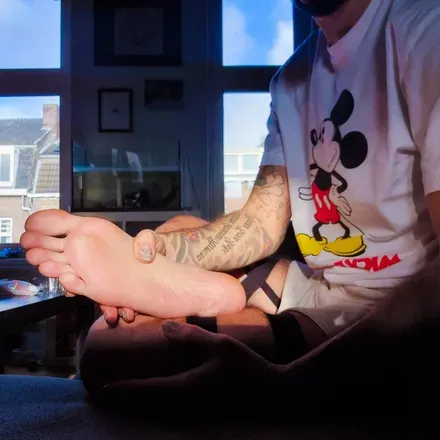 OnlyFans cuenta royalmalefeet header 2