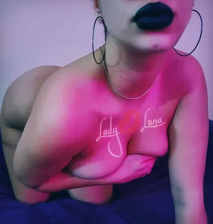 OnlyFans cuenta lunaposing header 2