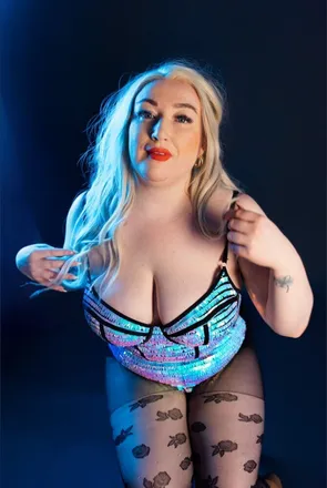 OnlyFans cuenta chloefredajane header 2