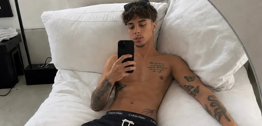 OnlyFans account  prettybadboyy header 2