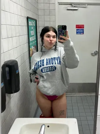 OnlyFans account  lilbeetle222 avatar 1