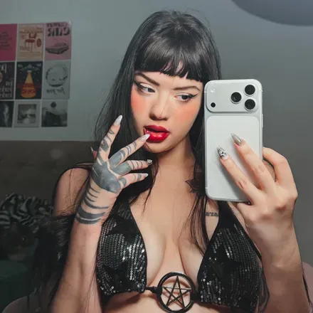 OnlyFans of lilyswear
