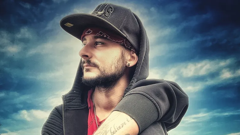OnlyFans account  saphir3xdjweigaofficial header 2
