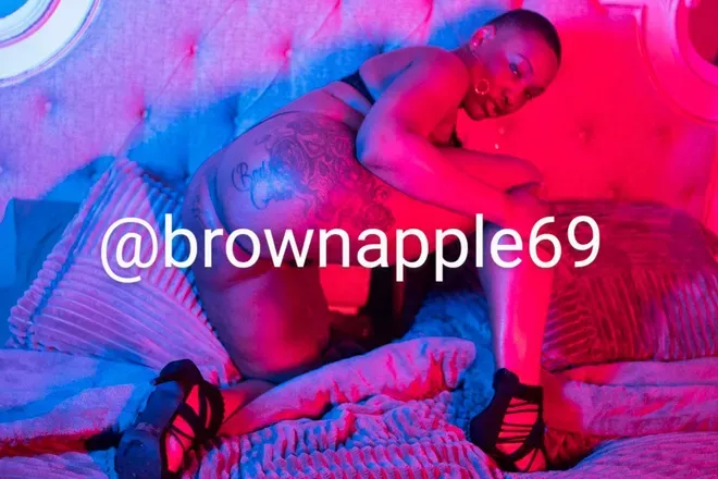 OnlyFans cuenta brownapple69 header 2