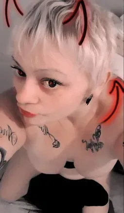 OnlyFans cuenta metalmama100 avatar 1