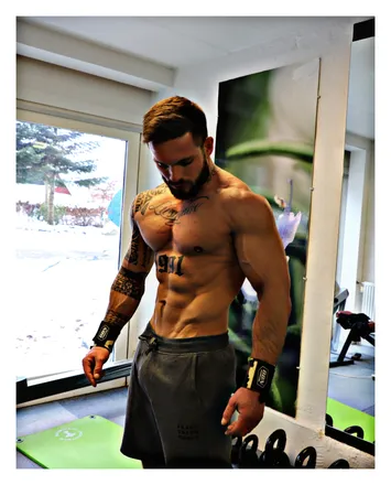 OnlyFans cuenta u105895216 header 2