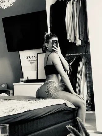 OnlyFans cuenta badassgirlofficial header 2