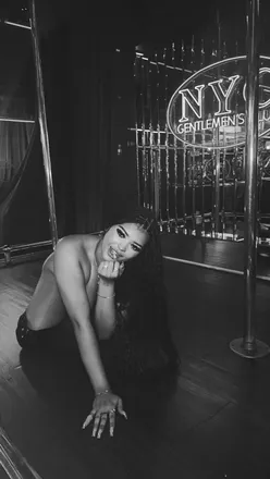 OnlyFans cuenta prettybtchmercedes header 2
