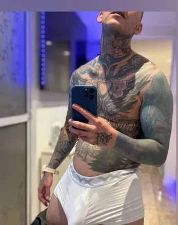 OnlyFans account  sirl3on24cm avatar 1