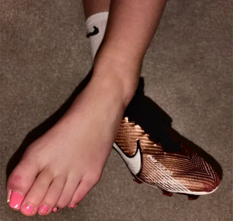 OnlyFans cuenta feetballer header 2