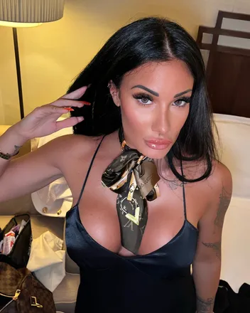 OnlyFans cuenta sylvia051290 header 2