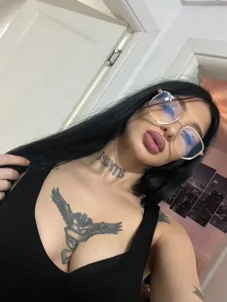 OnlyFans cuenta wildkendra avatar 1