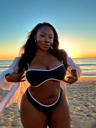 OnlyFans cuenta belleworldxo header 2