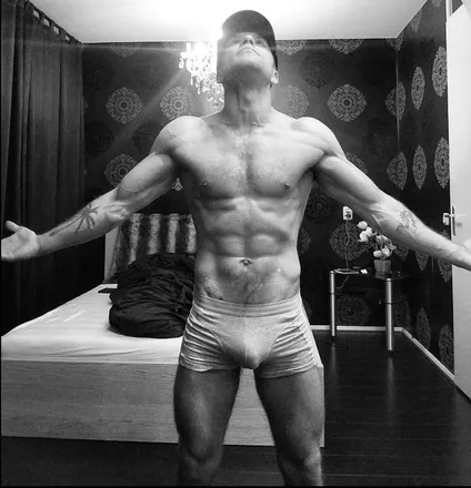 OnlyFans cuenta demornigstand header 2