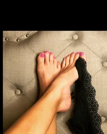 OnlyFans cuenta secretlovelytoes header 2