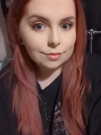 OnlyFans cuenta tattooed-nerdy-girl avatar 1