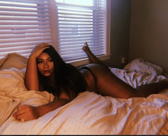 OnlyFans cuenta yashauniverse header 2