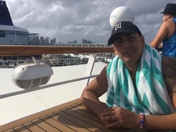 OnlyFans cuenta ernesto88x3 header 2