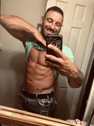 OnlyFans account  trapsandgains215 header 1