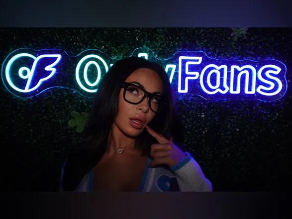 OnlyFans cuenta kikikloutfree header 2