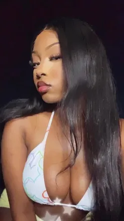 OnlyFans cuenta badchxntelle header 2