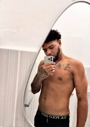 OnlyFans cuenta blaack_men header 2