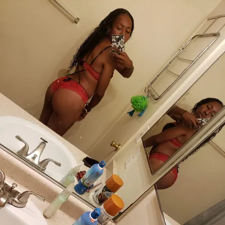 OnlyFans cuenta baddie_pettite header 2