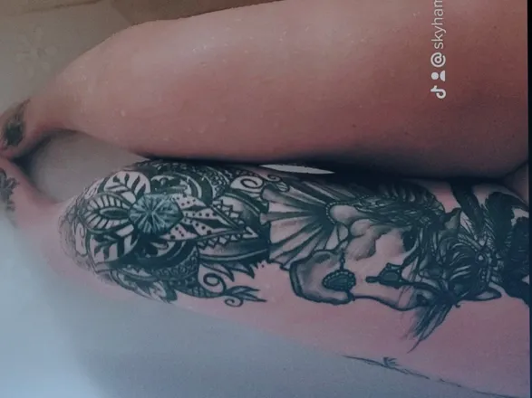 OnlyFans account  thicntatted header 2
