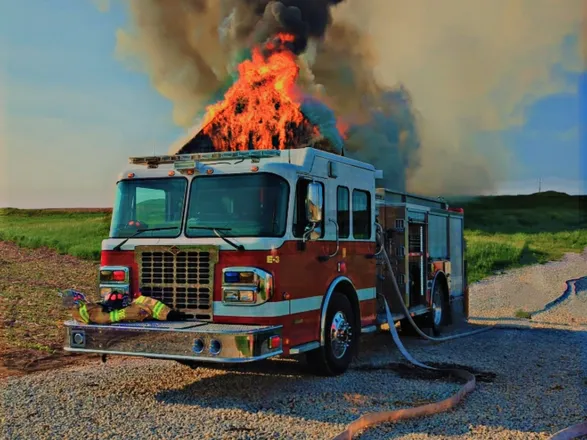 OnlyFans cuenta bluecollarfirefighter header 2