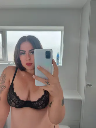 OnlyFans account  desperatehousewife09 header 2
