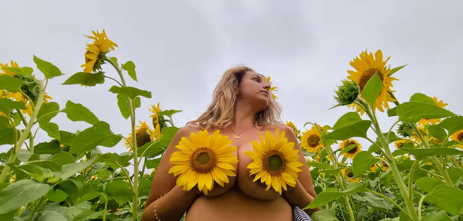 OnlyFans cuenta ellaxxstarfree header 2