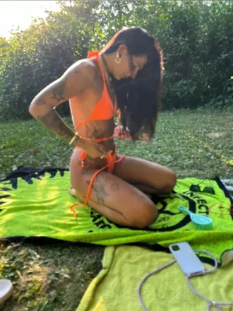 OnlyFans cuenta julialaesmeralda header 2