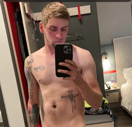 OnlyFans cuenta james102297 header 2