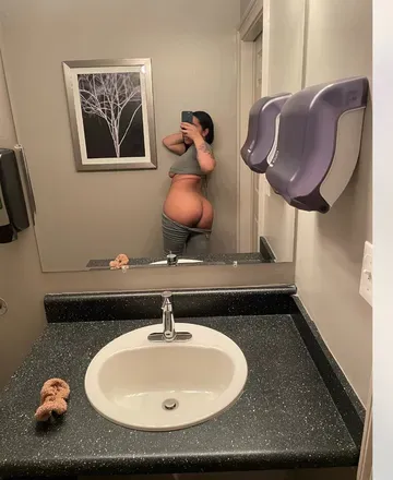 OnlyFans cuenta liylahdollvip avatar 1