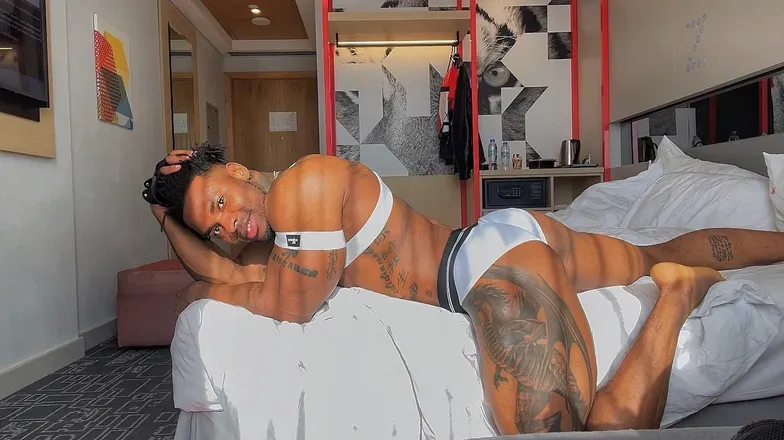 OnlyFans cuenta ostine_brown header 2