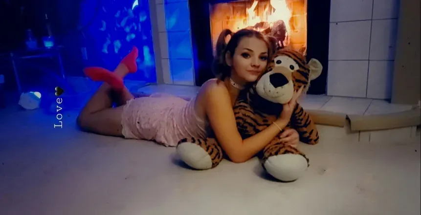 OnlyFans cuenta katiekatdarling header 2