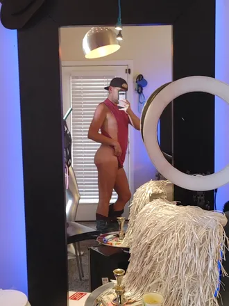 OnlyFans cuenta sneezeguy37 header 2