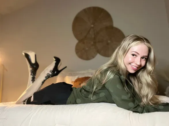 OnlyFans account  pantyhose_princess99 header 2